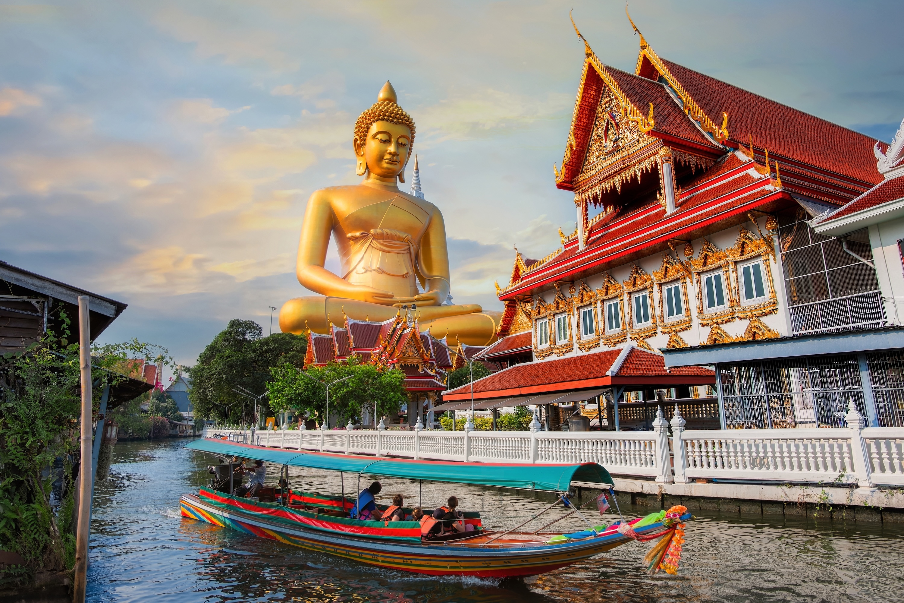 Wat Paknam Phasi Charoen